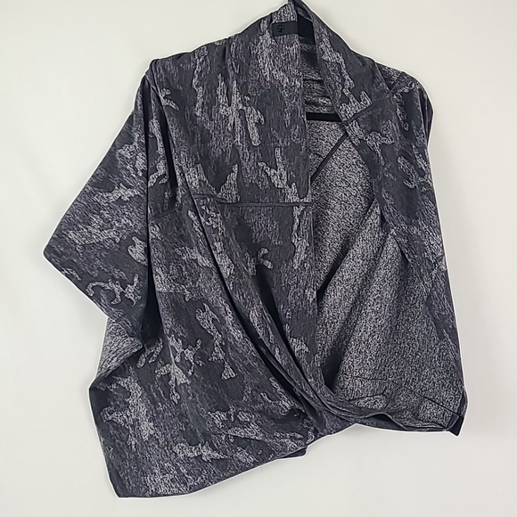 Lululemon Vinyasa Scarf Infinity Snap Up Wrap Cowl Yoga Gray Camo EUC - Picture 1 of 6